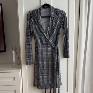 Have Black and White Houndstooth Wrap Dress size Small